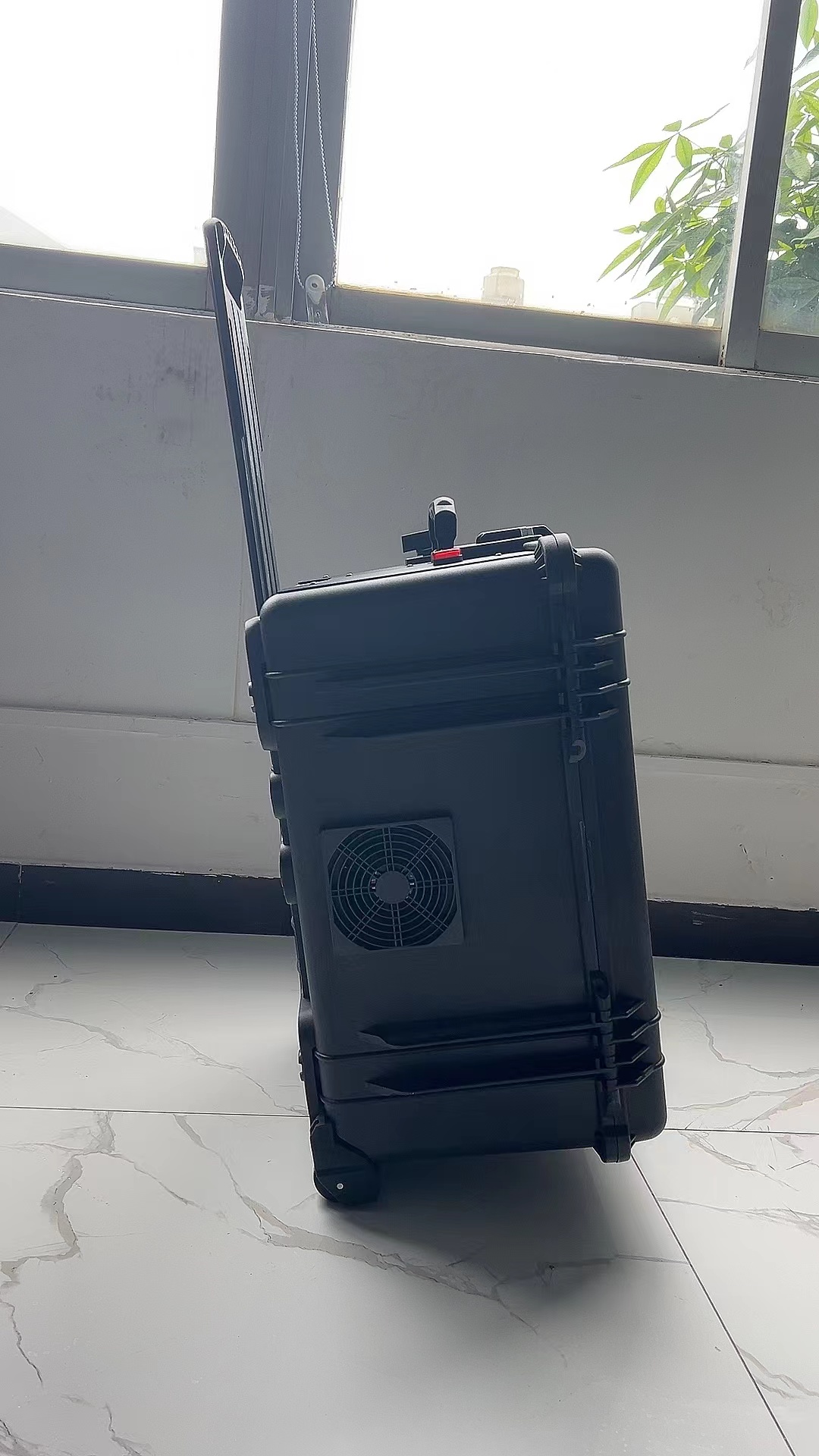 云霄手拉箱型移动通信干扰器